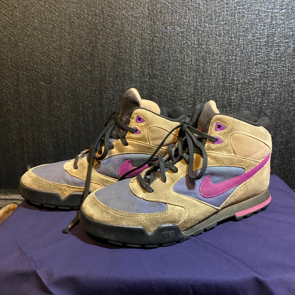 Vintage Nike Hiking Boots Tan Purple Size 10